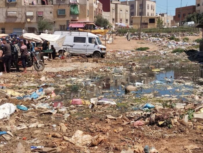 في غفلة من المسؤولين.. حي المسيرة يرتع في الفوضى