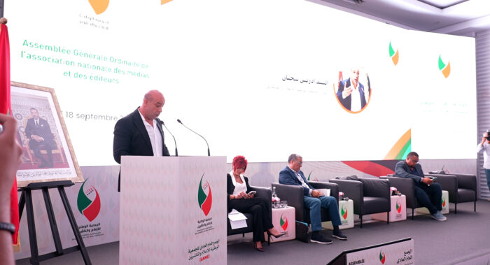 "الصحافة ليست صندوق رمل لتجارب السياسيين".. الجمعية الوطنية للإعلام والناشرين تدق ناقوس الخطر وتستنكر "العبث" بمصالح الصحافيين
