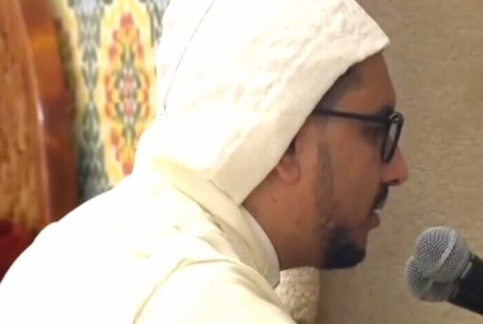 توفيق نوري ابن مدينة صفرو يؤم بجلالة الملك صلاة تراويح ليلة القدر