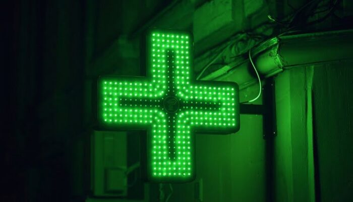 تفاعلًا مع مطالب الساكنة بصفرو .. صيدليات المدينة تقرر تمديد ساعات العمل الليلية لتعزيز الأمن الدوائي وفعاليات تستحسن التجاوب